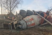 В Спасском районе бетономешалка сбила электрический столб